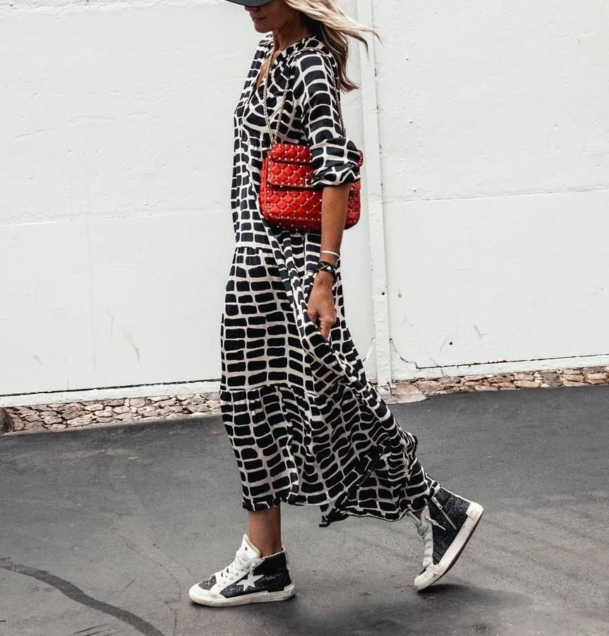 Classy Black And White V-Neck Long Sleeve Maxi Dress