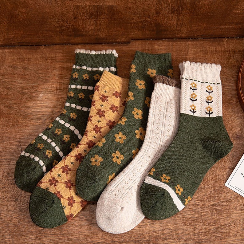 Flower Green Socks/Aesthetic Crew Socks