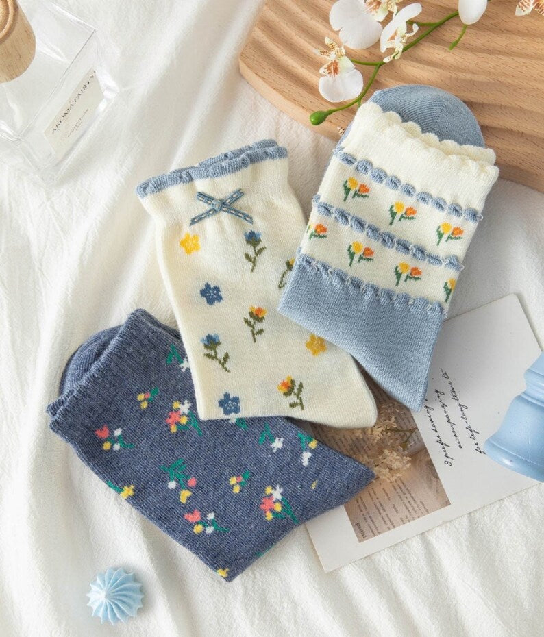 Blue flower socks｜3-Pair Cotton Socks｜Cute｜Soft｜Casual｜Colorful｜Patterned｜Designed｜Gift Idea｜Comfortable｜Teens, girls, women｜Birthday gift